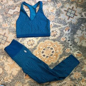 Free people movement free throw jacquard swirl workout set